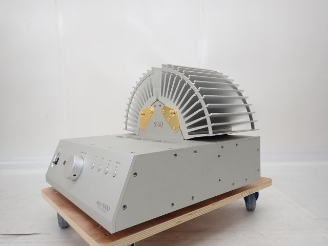 Niro 100 Integrated amp 02.jpg