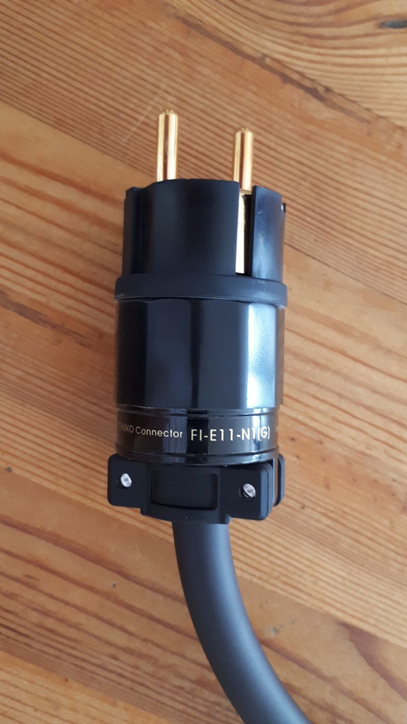 Furutech FI-E11-N1(G) ..jpg