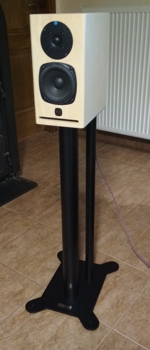 Kolibri állványon 2k.jpg
