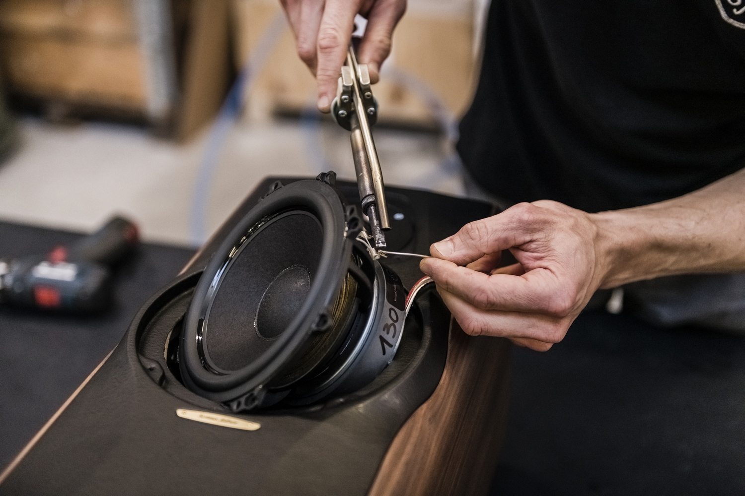 Sonus-faber-Maxima-amator-hangfal-woofer.jpg