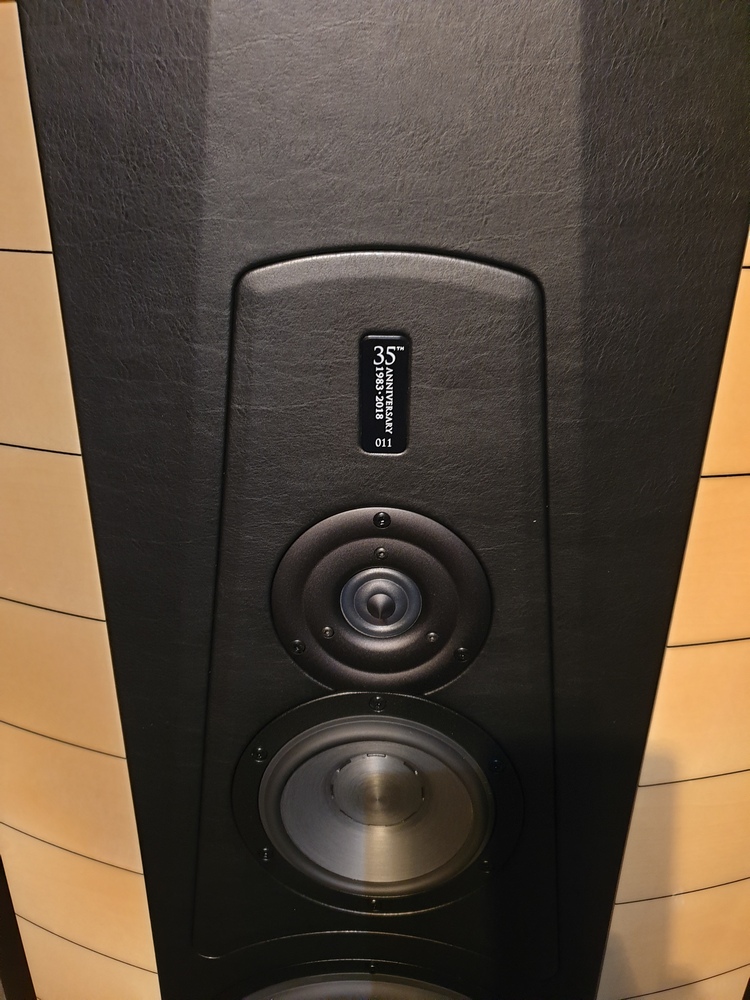 Sonus-faber-stradivari-paladio-front-2.jpg