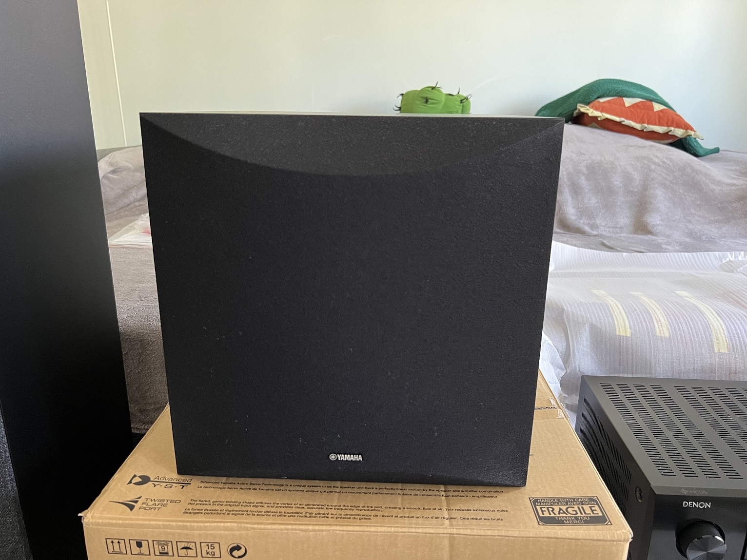 Yamaha NS-SW100-01.jpg