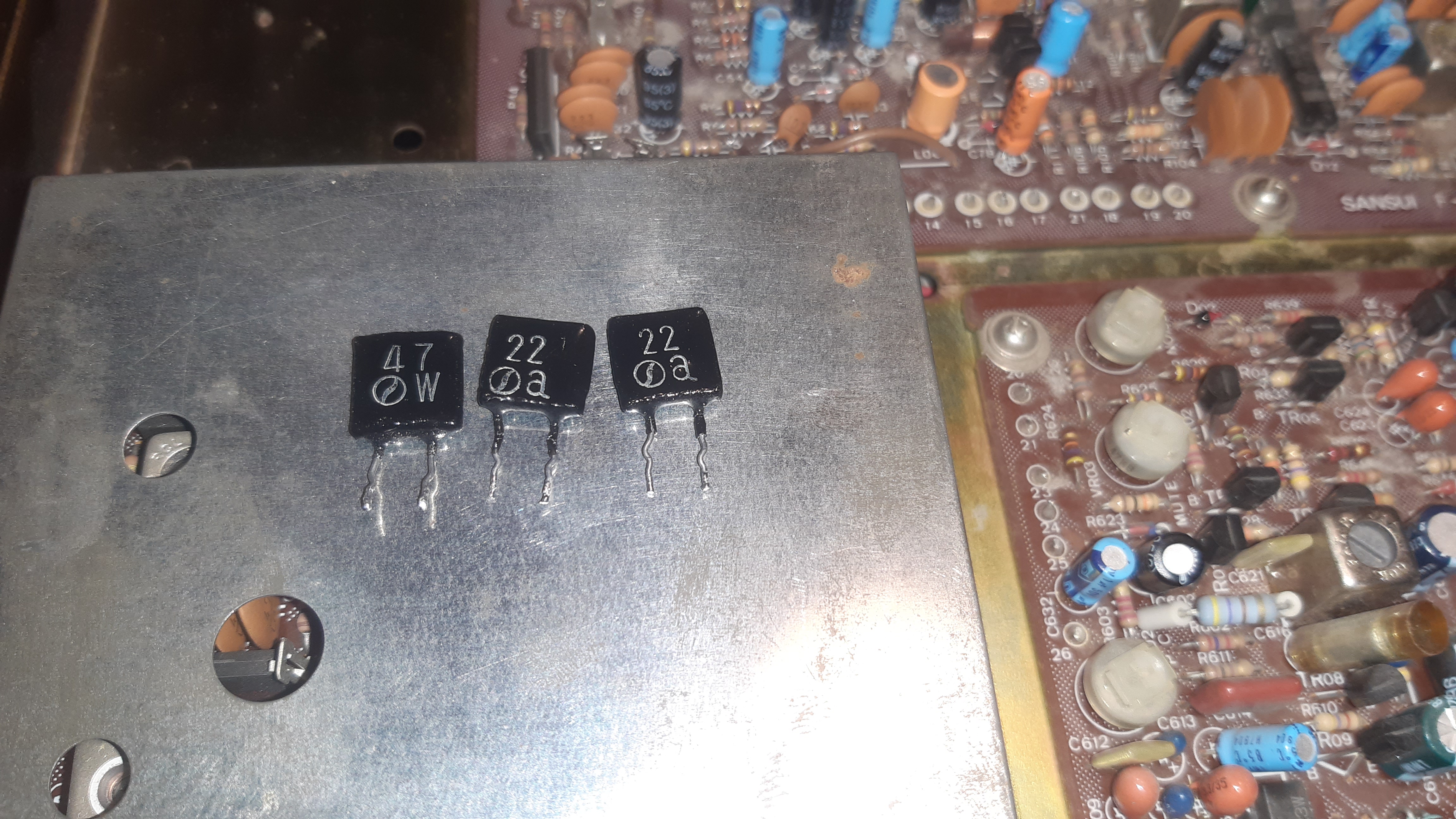 Sansui TU-X1 bad AM VCO capacitor.jpg
