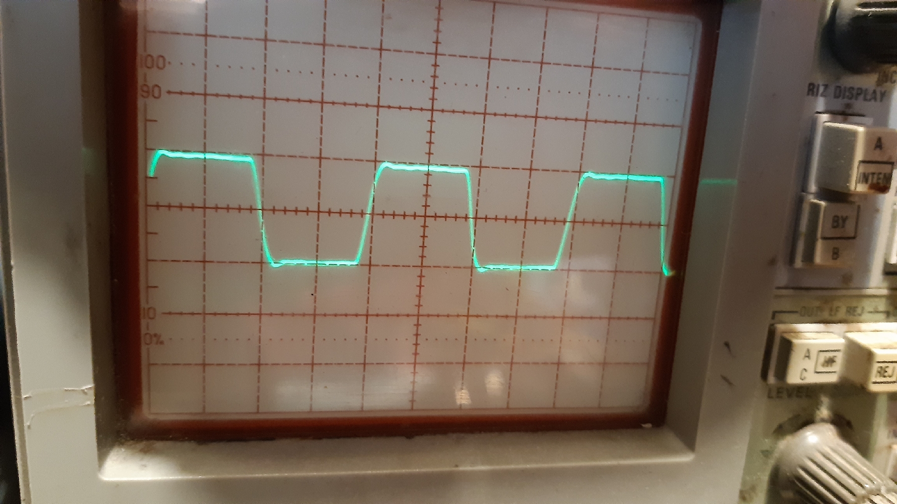 7242 tube PSE 5kHz 2v div 8R+1uF.jpg