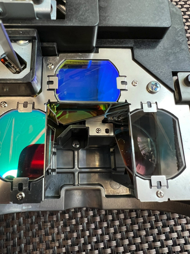 polarizátorok, diklorik tükrök.jpg (472.93 KiB) Megtekintve 3098 alkalommal x