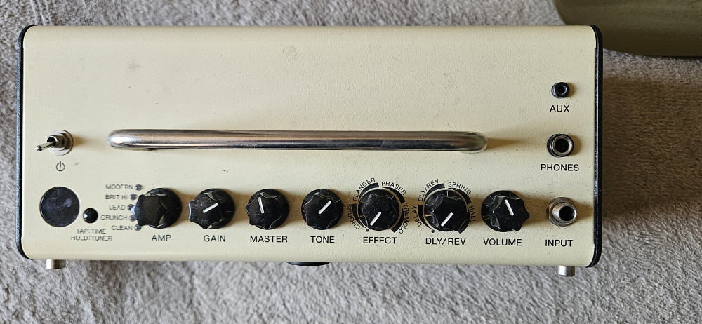 Yamaha_THR5_felülnézet.jpg