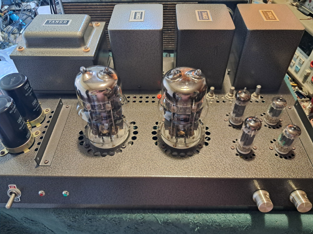 Sanei 6C33C SE front foto.jpg
