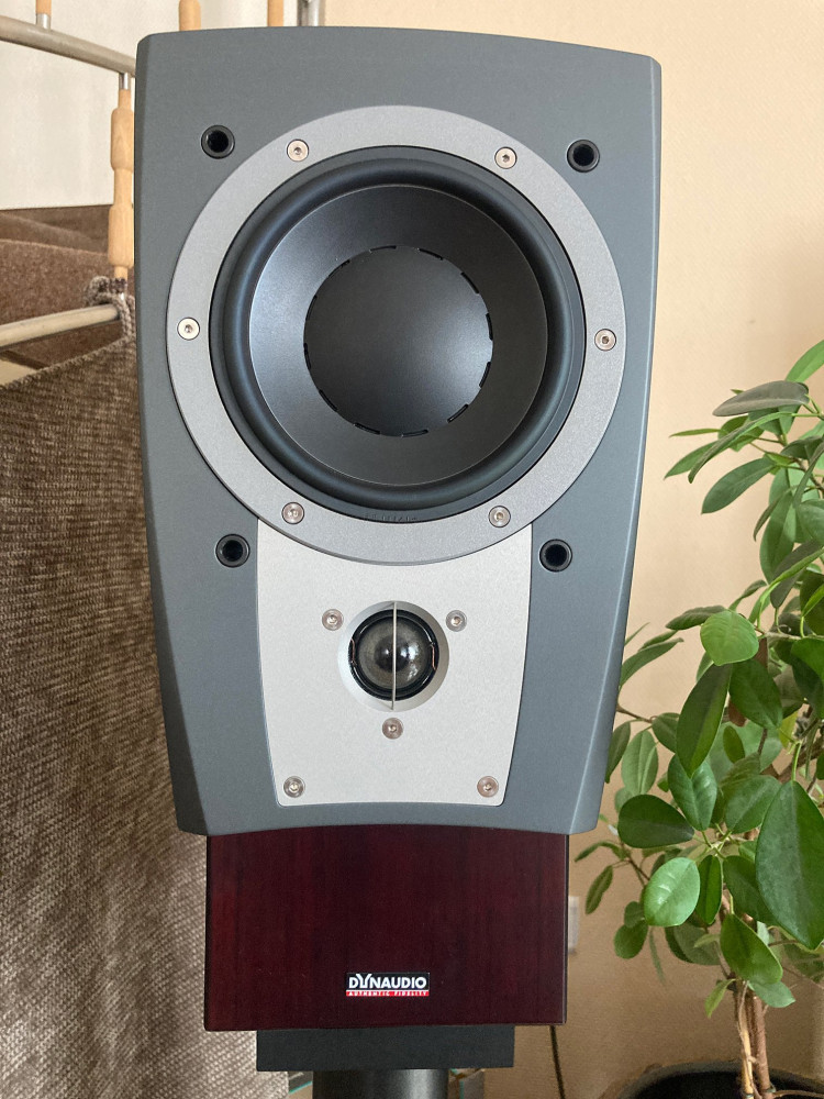 Dynaudio_Confidence_C1_15.46_s.jpg