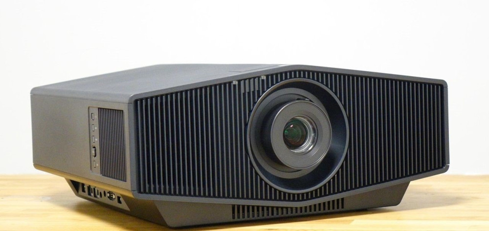 cff0f3bd-sony-vpl-xw5000-le-plus-abordable-des-videoprojecteurs-sony-4k-ultra-hd-passe-au-laser__w1280_wtmk.jpeg