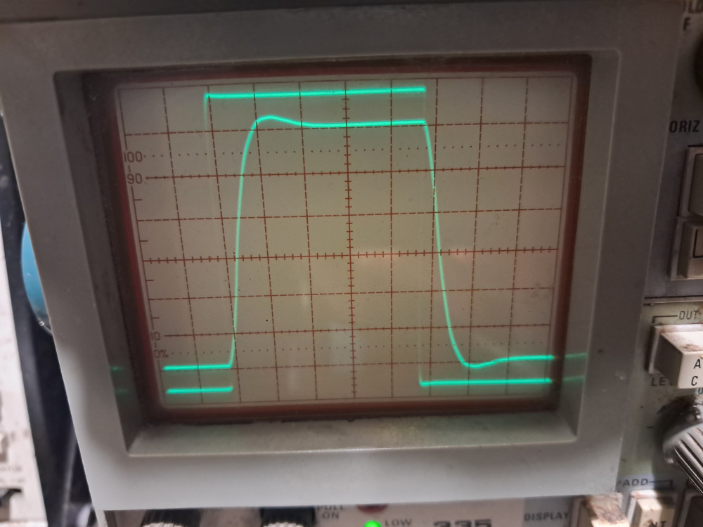 Altec 15095 transformer 10kHz in 0,2v out 2v div.jpg
