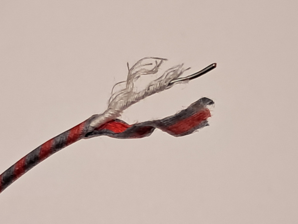 Egyeres vezeték 3 réteges pamutszigeteléssel.jpg