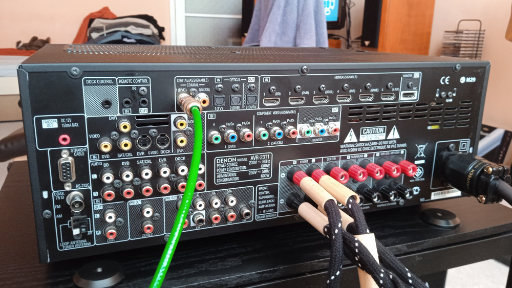 DENON AVR 2311 hátsó .jpg