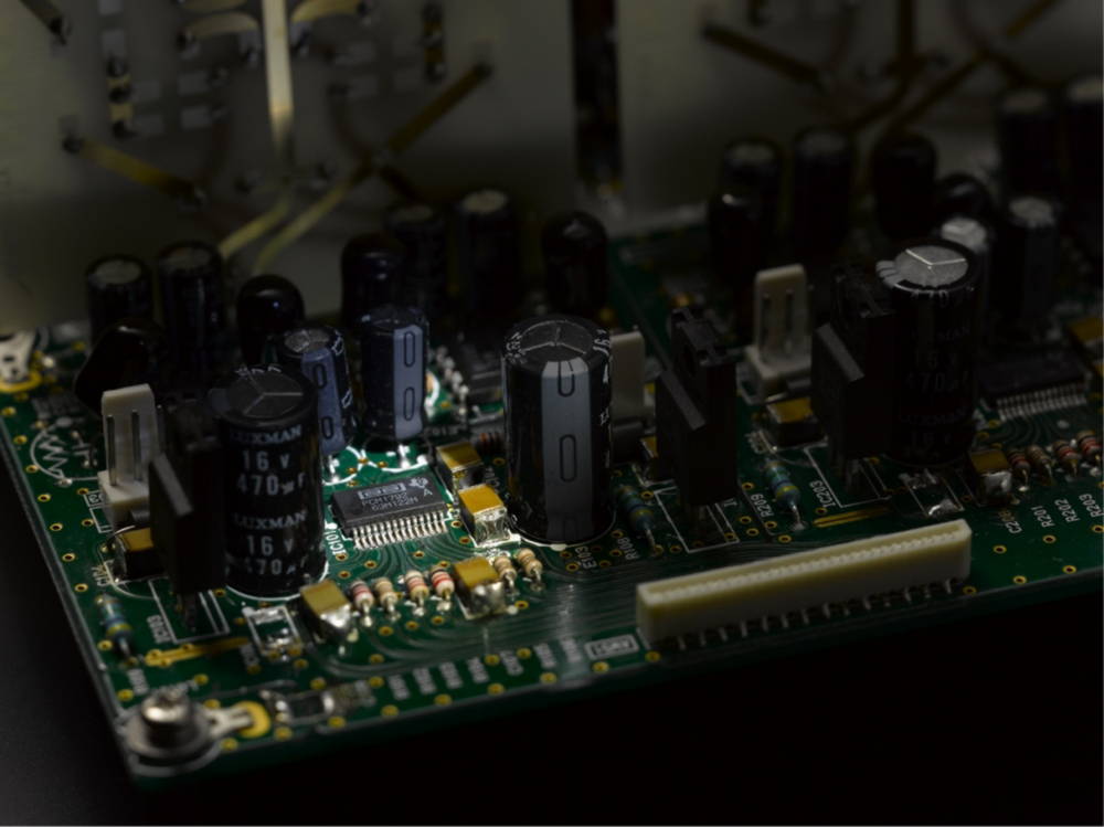 Luxman-D08-u-dac-chip.jpg