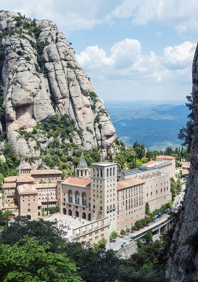 1_montserrat_Santa_Maria_de_Montserrat_Abbey_Funicular_de_Sant_Joan_2014.jpg