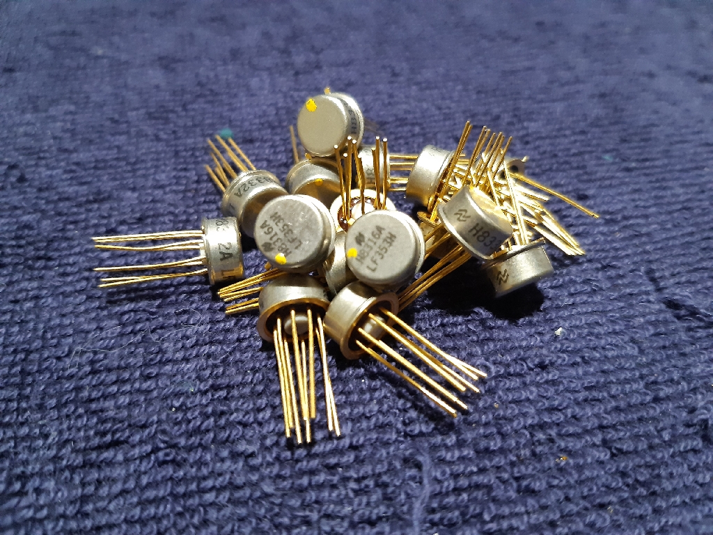 National_Semiconductor_LF353H_opamp.jpg